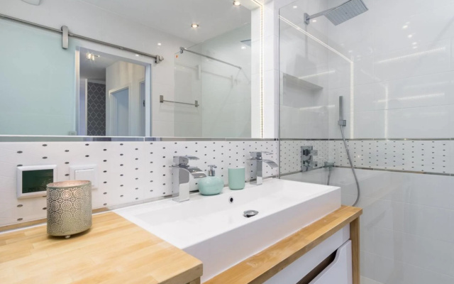 Cosy Two Bedroom Apartment With Stunning City View