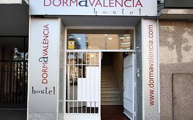 Отель Dormavalencia Hostel Regne Испания, Валенсия - отзывы, цены и фото номеров - забронировать отель Dormavalencia Hostel Regne онлайн вид на фасад