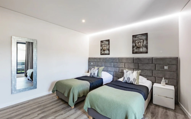Porto City Holidays by Douro River