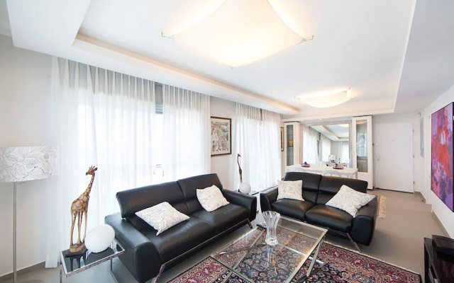 Seaview Oasis Luxurious penthouse
