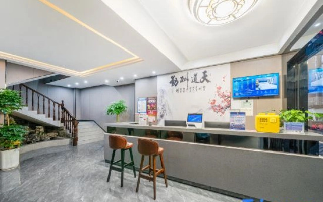 Jinbo Hotel (Liuzhou High-Speed Railway Station Wuxing Commercial Street)