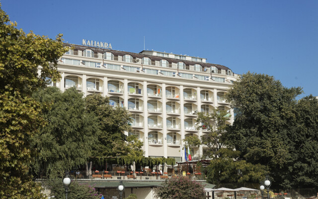 Отель Kaliakra Palace - All Inclusive Болгария, Золотые пески - отзывы, цены и фото номеров - забронировать отель Kaliakra Palace - All Inclusive онлайн вид на фасад