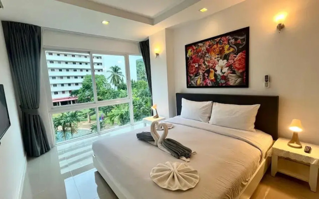 6-30 - 1 Bdr Condo With Balcony and Shared Pool