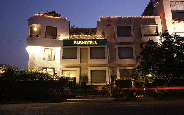FabHotel Club Royale Airport