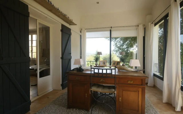 Plush Villa in Villecroze With Private Swimming Pool