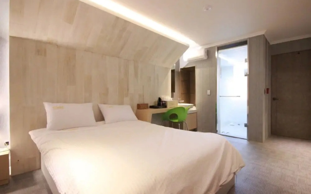 Daegu Seongseo Hotel May