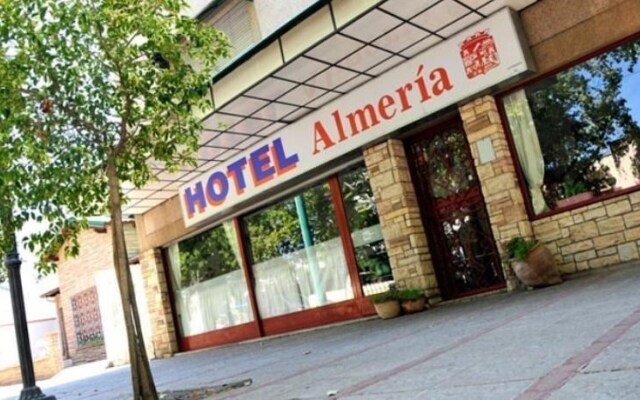Hotel Almeria Сан-Рафаэль вид на фасад