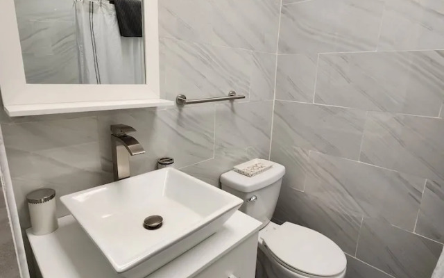Modern Style 1 Br Near Beaches With Free Parking