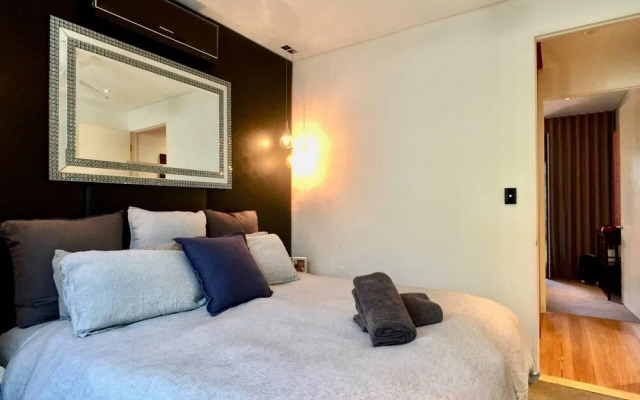 3 Storey Home Close Walk To Fox Studios SCG & City