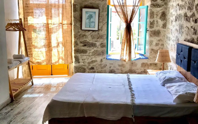 +4 Stone House