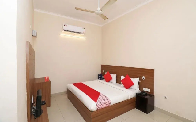 Hotel Rajshri by OYO Rooms
