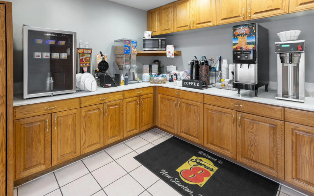 Super 8 by Wyndham New Stanton