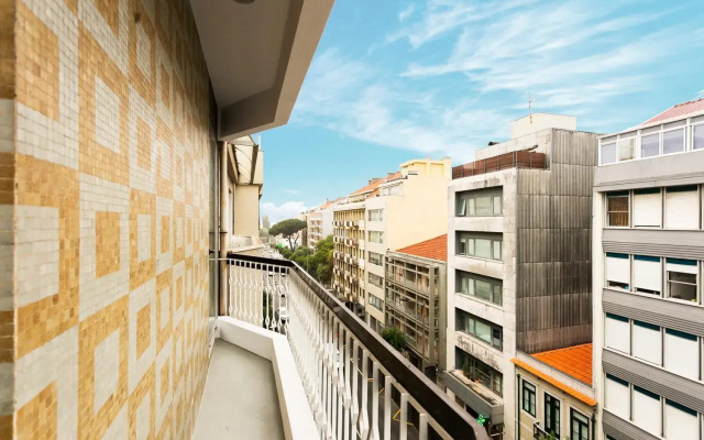 A Modern and Homely 3 Bedroom with Elevator