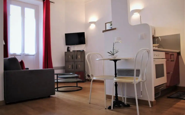 Very Central 1 Bedroom with Balcony