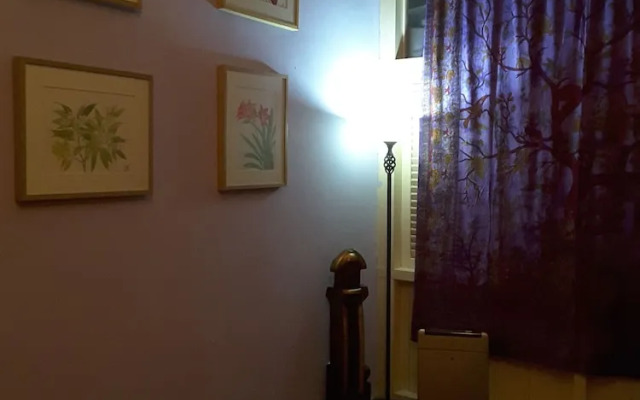 At Penny's Place - Hostel, Caters to Women