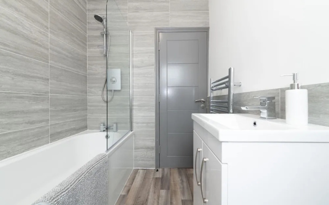 Modern Refurbished Home In Exeter