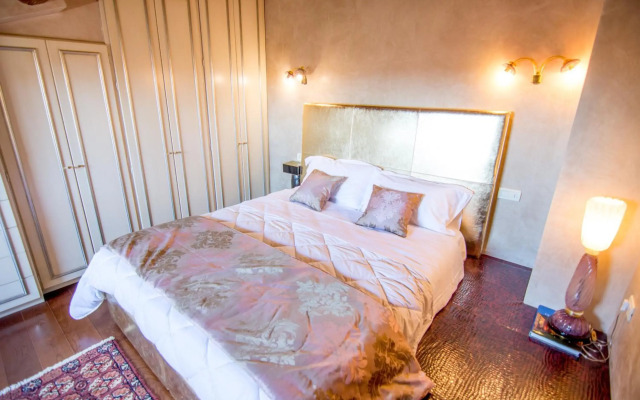 Opera Luxury Apartment