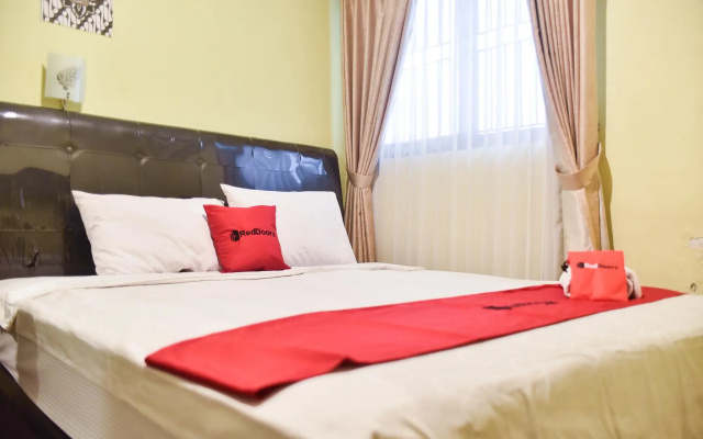 RedDoorz near Surabaya Town Square