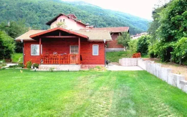 Tarpovi Guest House