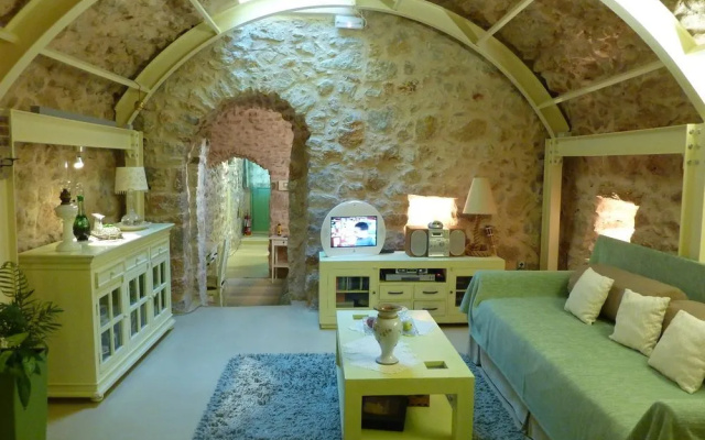 St. George Sykoussis Traditional Residence