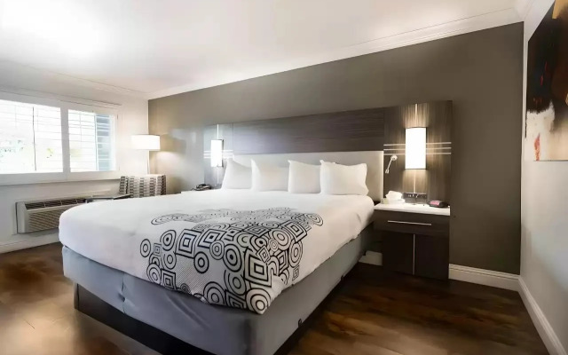 Rodeway Inn San Jose HWY-101 Tully Rd Exit
