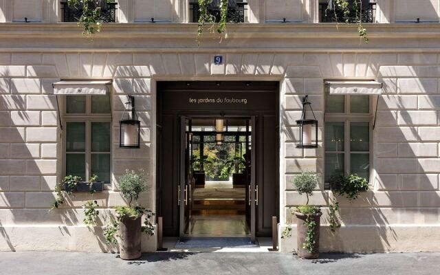 Отель Les Jardins du Faubourg вид на фасад