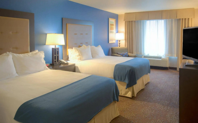 Holiday Inn Express & Suites Tacoma Downtown