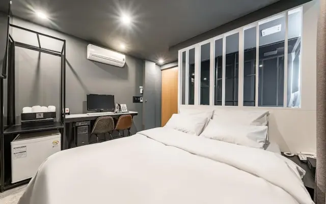 Shinchon Wol Hotel