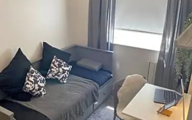 Cosy Flat in London II