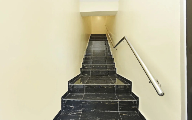 OYO 90445 Th Hotel