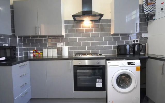 Peaceful Cosy 2 bed House in Manchester