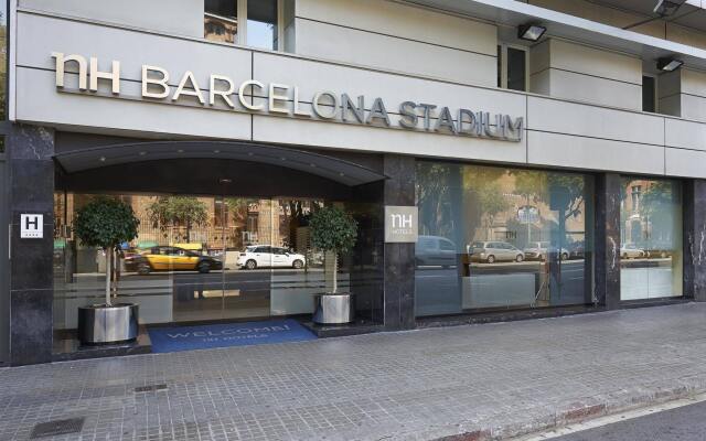 Отель NH Barcelona Stadium вид на фасад