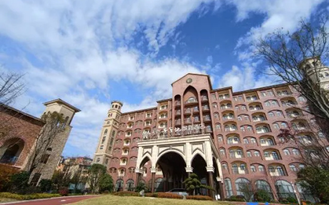 Tianyi Fangcaodi Holiday Hotel
