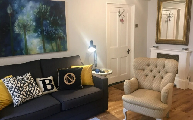 Beautiful 1BR in Historic St Aubin House