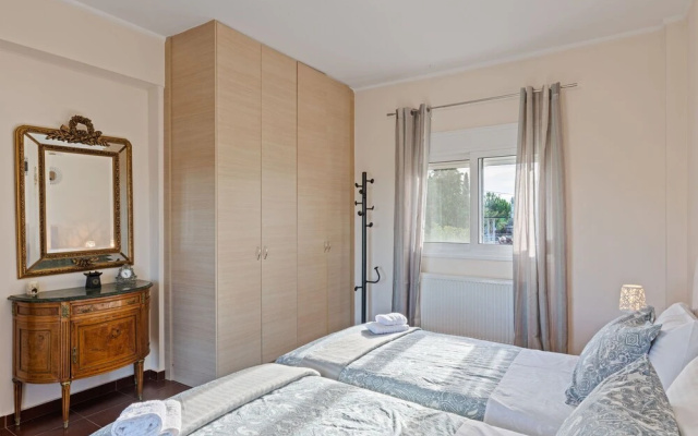 Inviting Holiday Home in Chalkida with Terrace