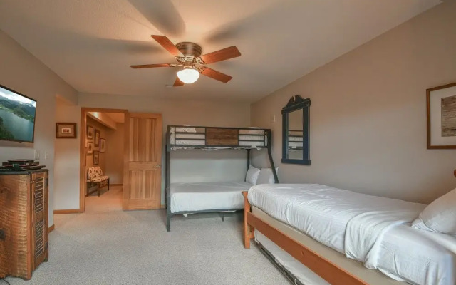 Gateway Lodge 5046