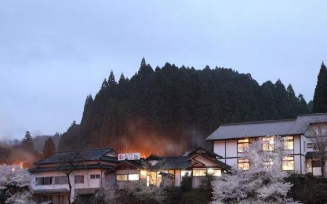 Отель Ryokan Yunosako Япония, Минамиогуни - отзывы, цены и фото номеров - забронировать отель Ryokan Yunosako онлайн вид на фасад