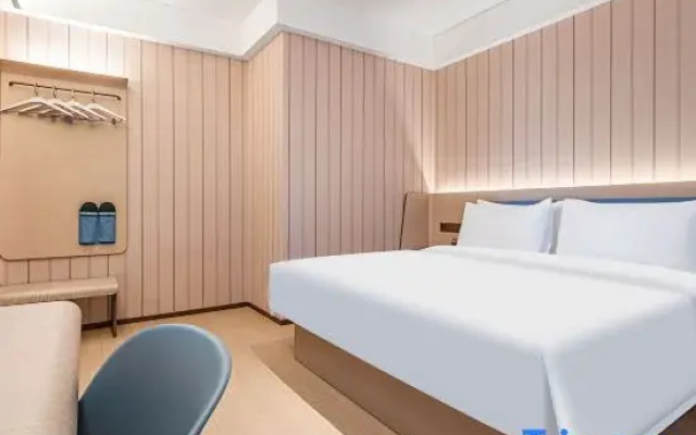 HanTing Hotel (Urumqi South Railway Station Diwang Trade City)