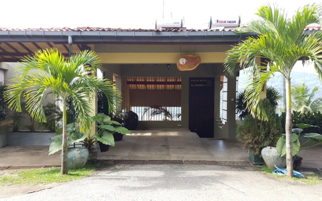 The Albatross, Kandy