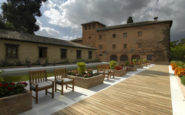 Отель Parador De Granada вид на фасад