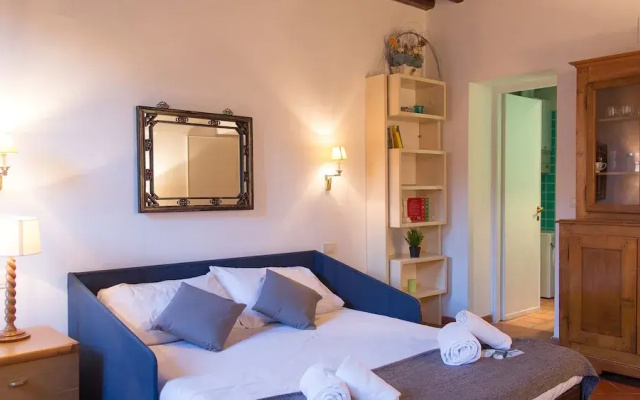 Rental in Rome Scala Studio