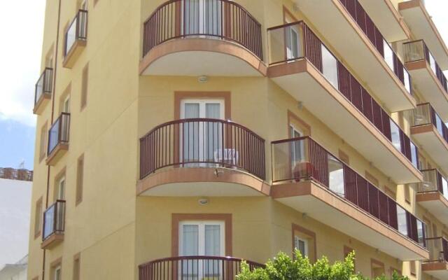 Отель Hostal Adelino вид на фасад