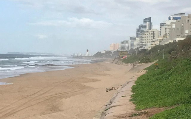 Umhlanga Beach Front 4 Sleeper