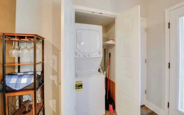 Dog-friendly Home: Near Hot Springs Natl Park!