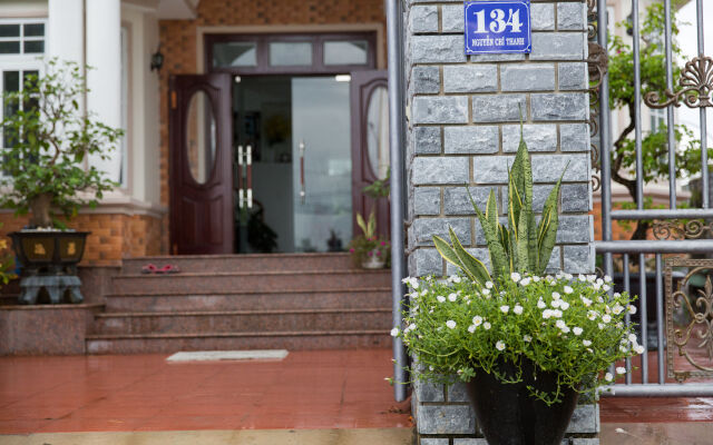 Отель Beautiful Moon Hoi An Villa вид на фасад