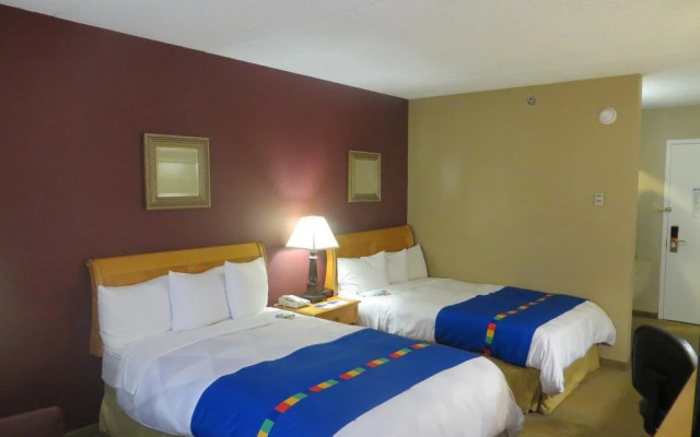 Love Field Hotel and Suites