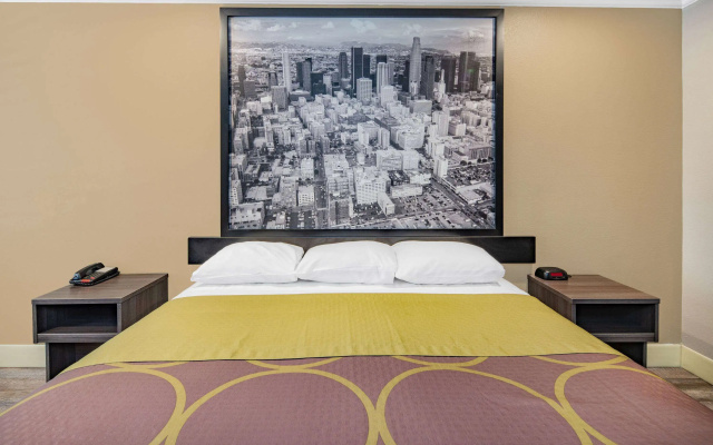 Super 8 by Wyndham North Hollywood