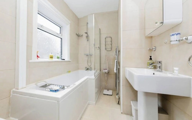 Elegant 3-bedroom House in London