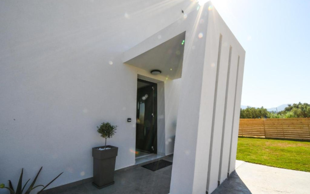 Sun White Villa