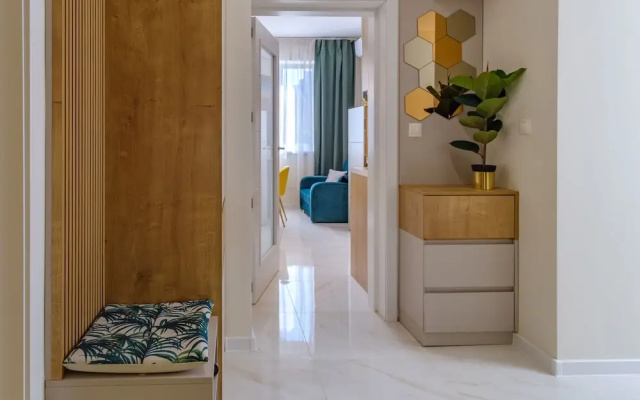 FM Deluxe 2-BDR Apartment - Springtime
